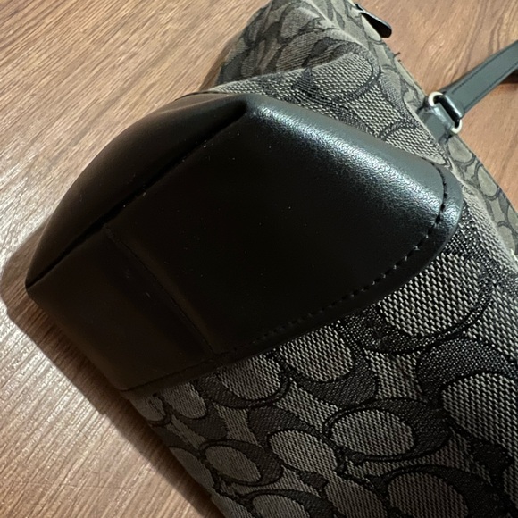 COACH small tote - Picture 2 of 5